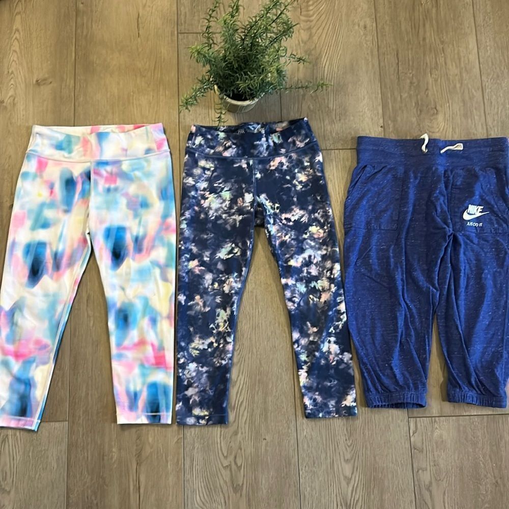 ((3 PAIR)) GIRLS ATHLETA AND NIKE CAPRIS SIZE LARGE